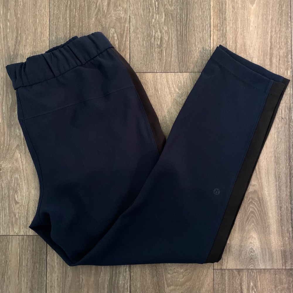 Lululemon On the Fly 7/8 Woven Pants Size 6